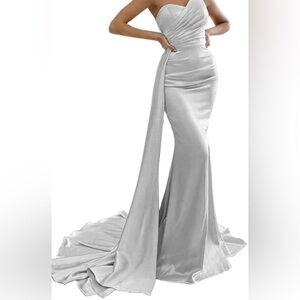 Strapless Mermaid Dress Long Body con Ruched Evening Gown with Train